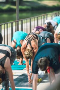 Die besten Yogaübungen ohne Hilfsmittel