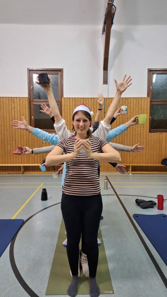 Glühwein-Yoga, Gruppenyoga, Weihnachtsfeier