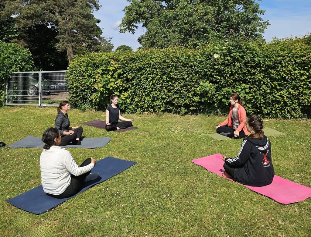 Yoga im Grünen