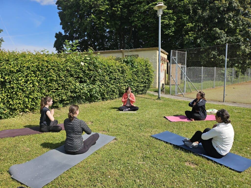 Yoga im Grünen